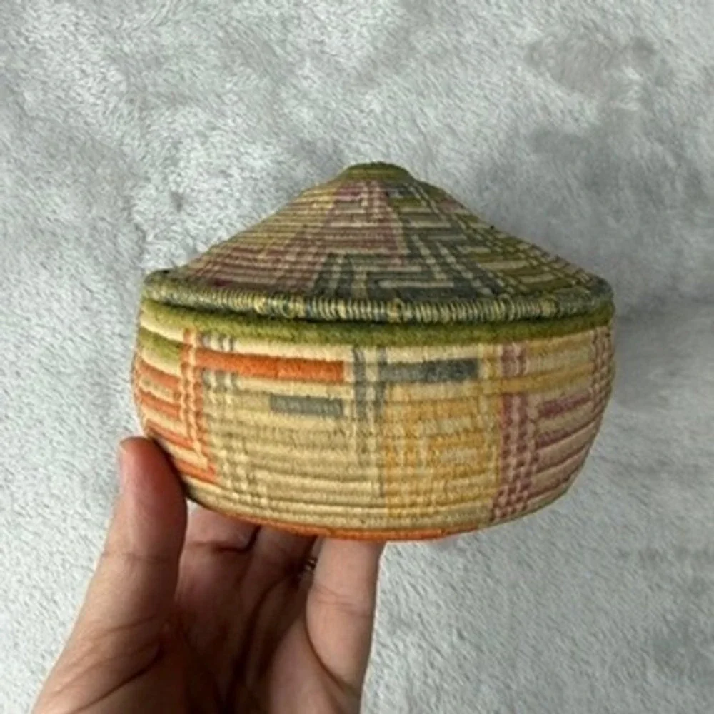 Handwoven basket Trinket Box‎ Lid Colorful Geometric Pattern Small Organizer